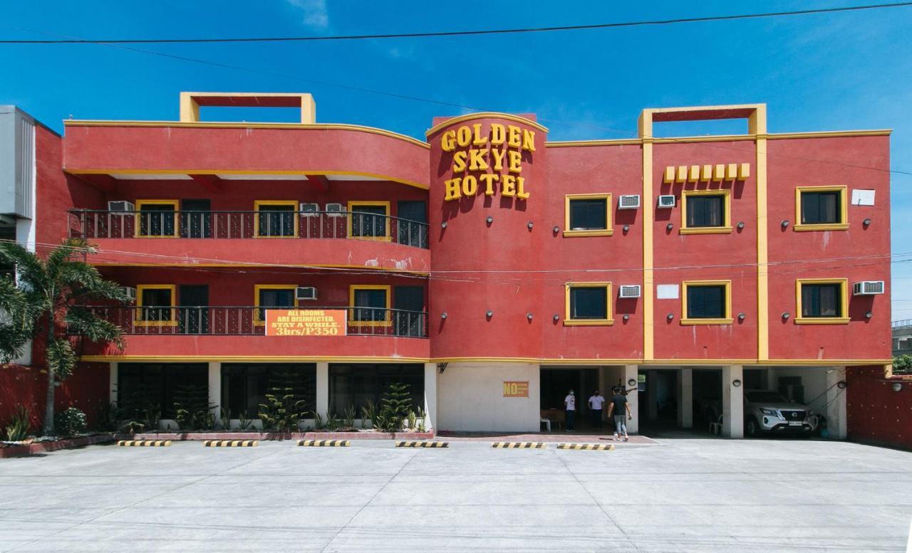 Reddoorz @ Golden Skye Hotel Guagua ภายนอก รูปภาพ